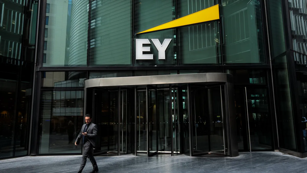 Ernst & Young Recruitment - Associate Post 